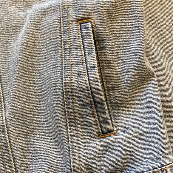 Forever 21 boxy jean jacket. Size S - Picture 4 of 5